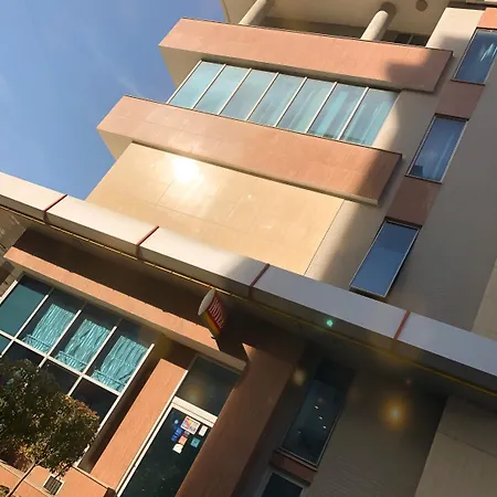 Arifi Hotel 4*
